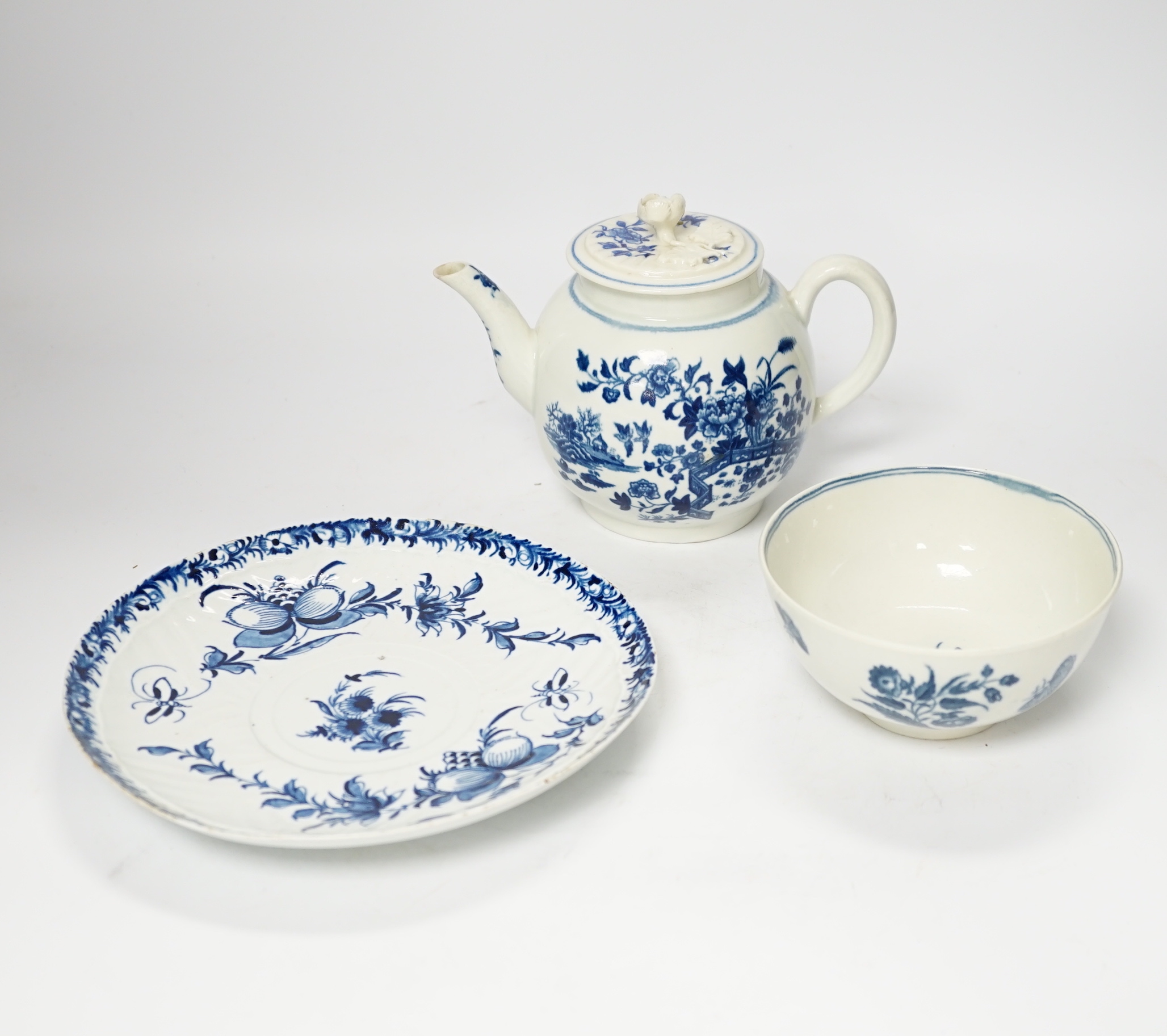 A Worcester “fence pattern” teapot, a similar bowl and dish, teapot 14cm high including cover